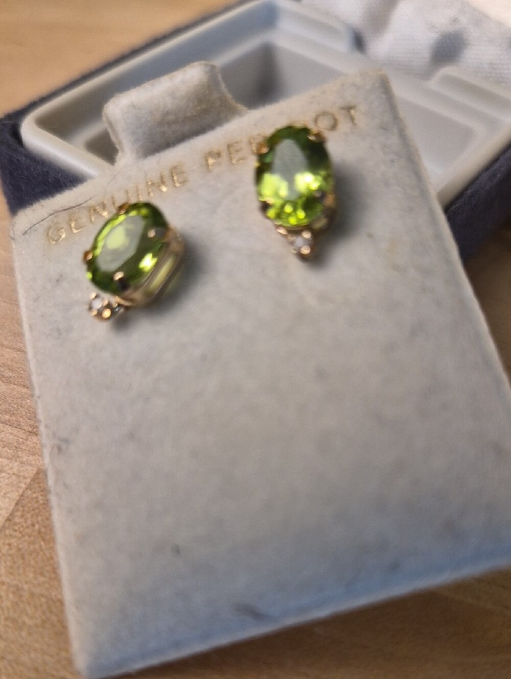 10K Peridot And DIAMOND Stud Earrings - Picture 5 of 6